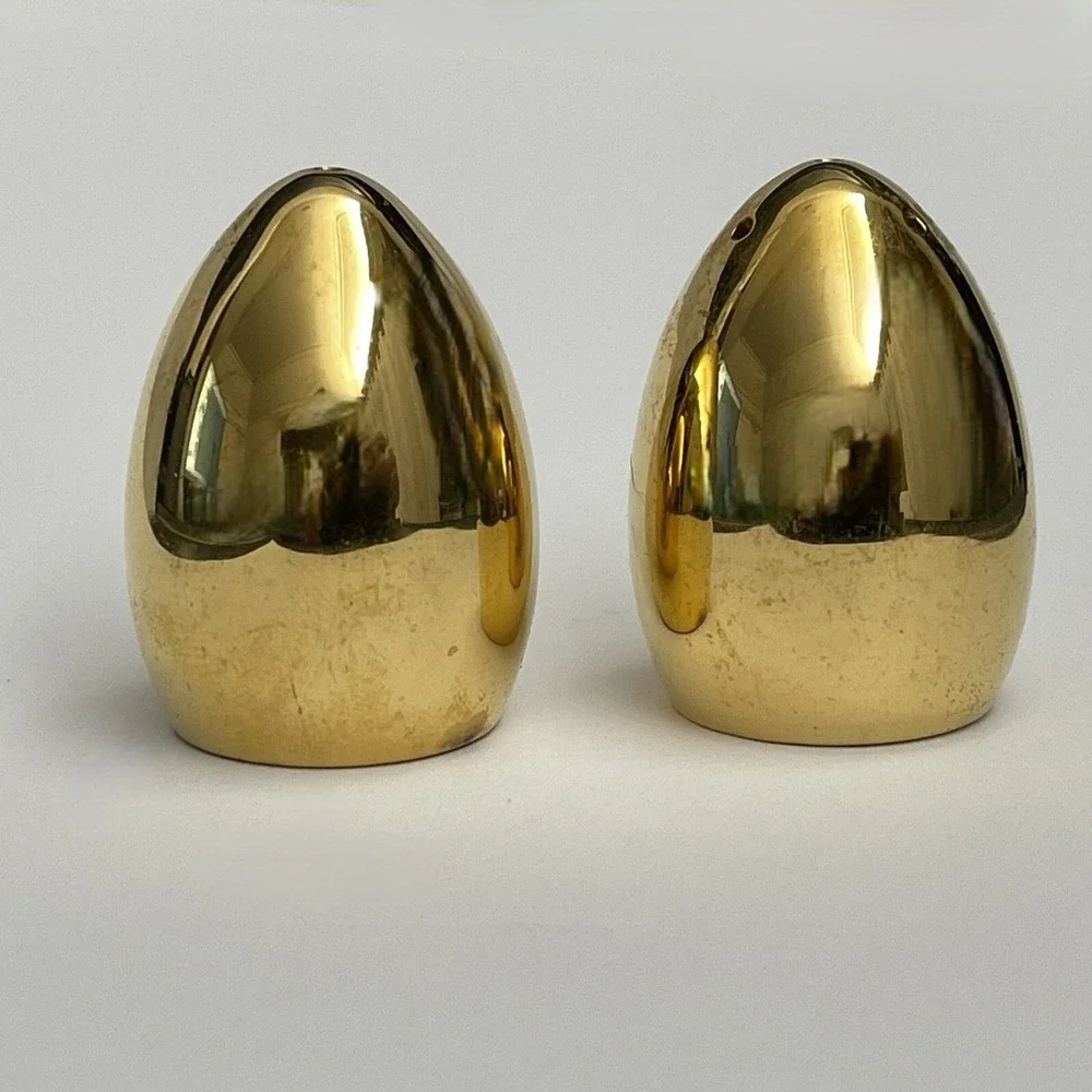 Salt‎ and Pepper Shakers Gold-tone Eggs Italy 1 5/8